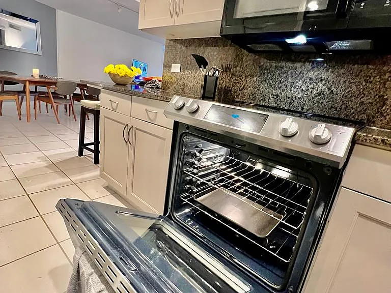 1881 Washington Ave #10E — Photo 8