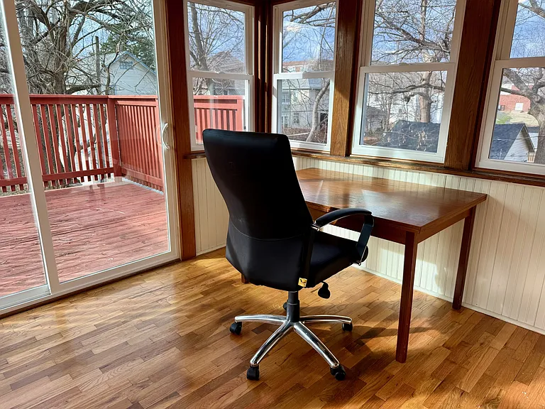 Sun room/office off upstairs back bedroom