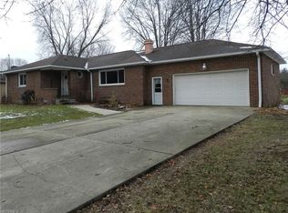 6469 Genevieve St, Ravenna, OH 44266