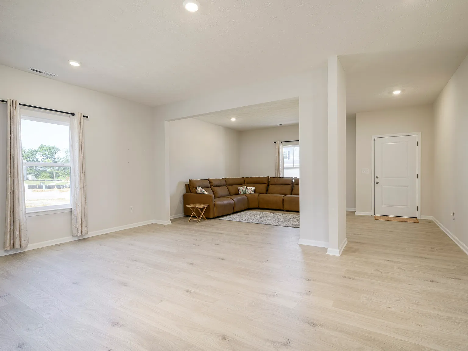 6 bed, 3.5 bath, 3100 sqft, $3,000 — Photo 4