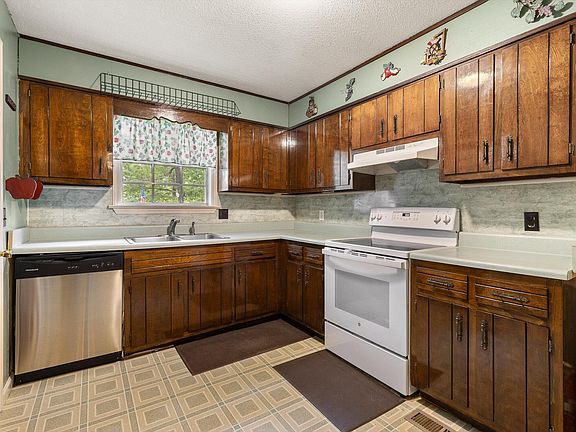 3rd image of 195 Poplar Ave