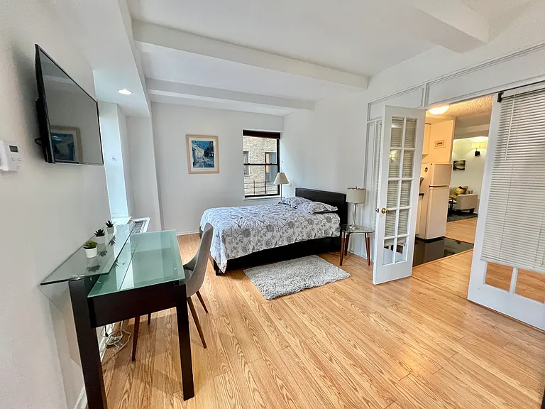 150 W 51st St #808 — Photo 12