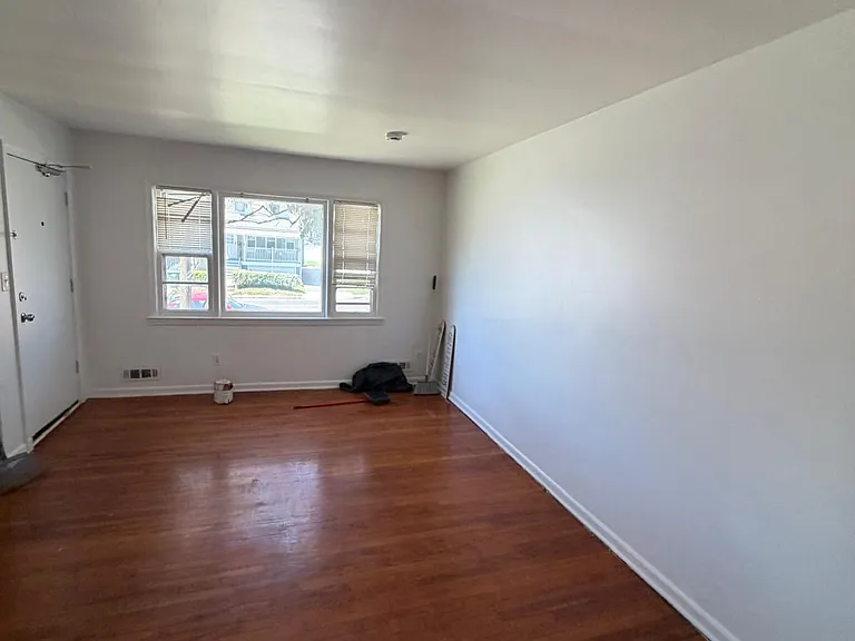 526 E 1st Ave #1R — Photo 4