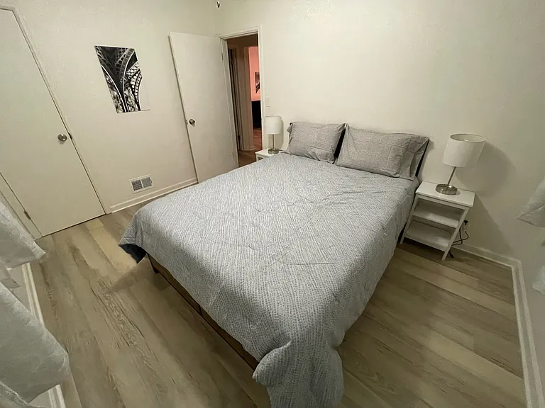 1210 Irving Ave #5 — Photo 8
