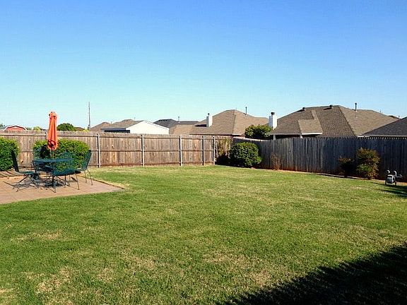 4th image of 708 NE 21st St