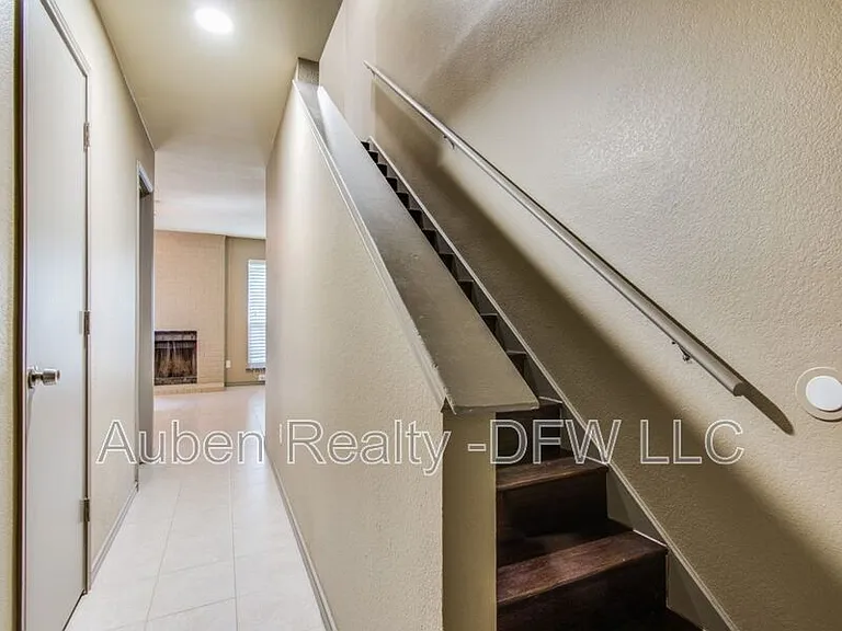 7716 Sable Ln — Photo 3