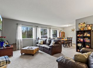 4 Pineview Dr #B, Branford, CT 06405