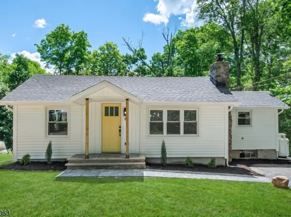 8 Shawondasee Rd, Vernon Twp., NJ 07422