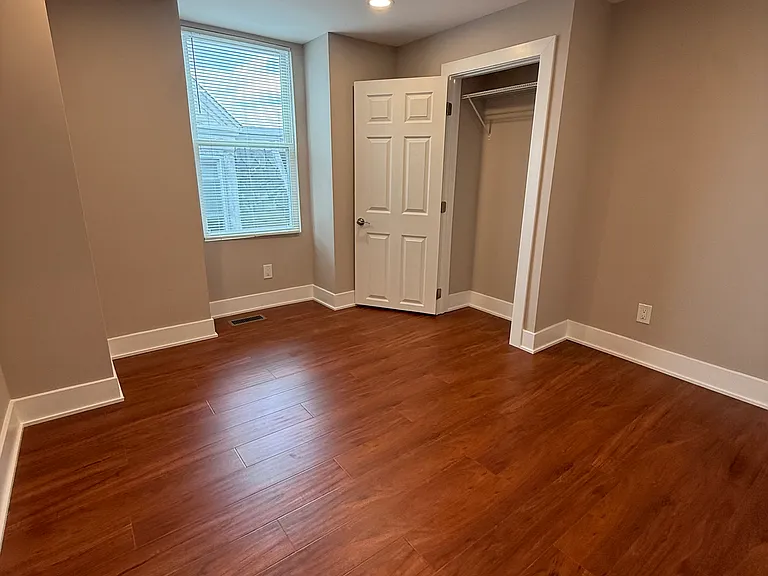 507 E Washington Ln — Photo 28
