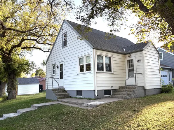 104 3rd St SW, Rothsay, MN 56579