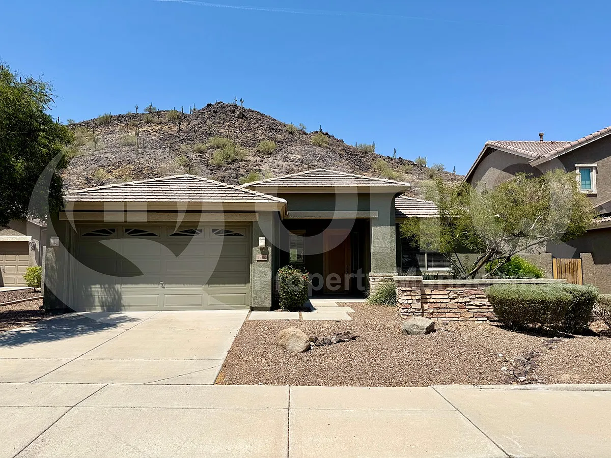 4 bed, 2.0 bath, 2084 sqft, $2,799 — Photo 3