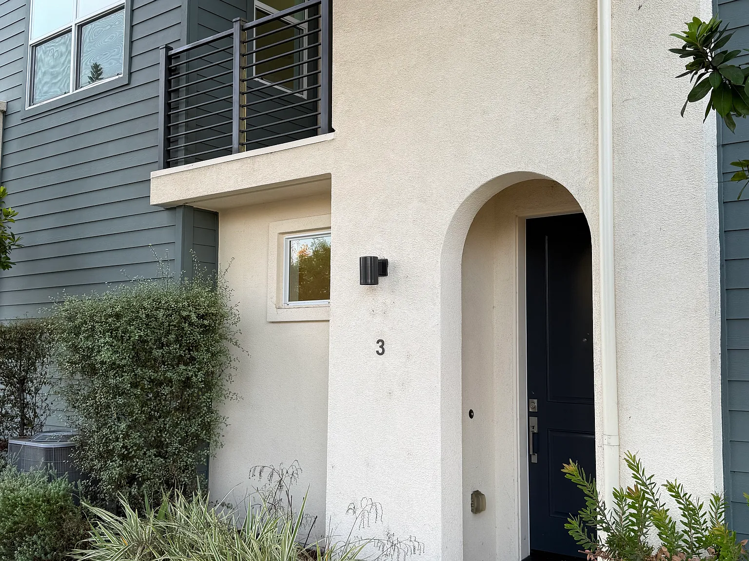 3 bed, 2.5 bath, 1575 sqft, $4,000 — Photo 2