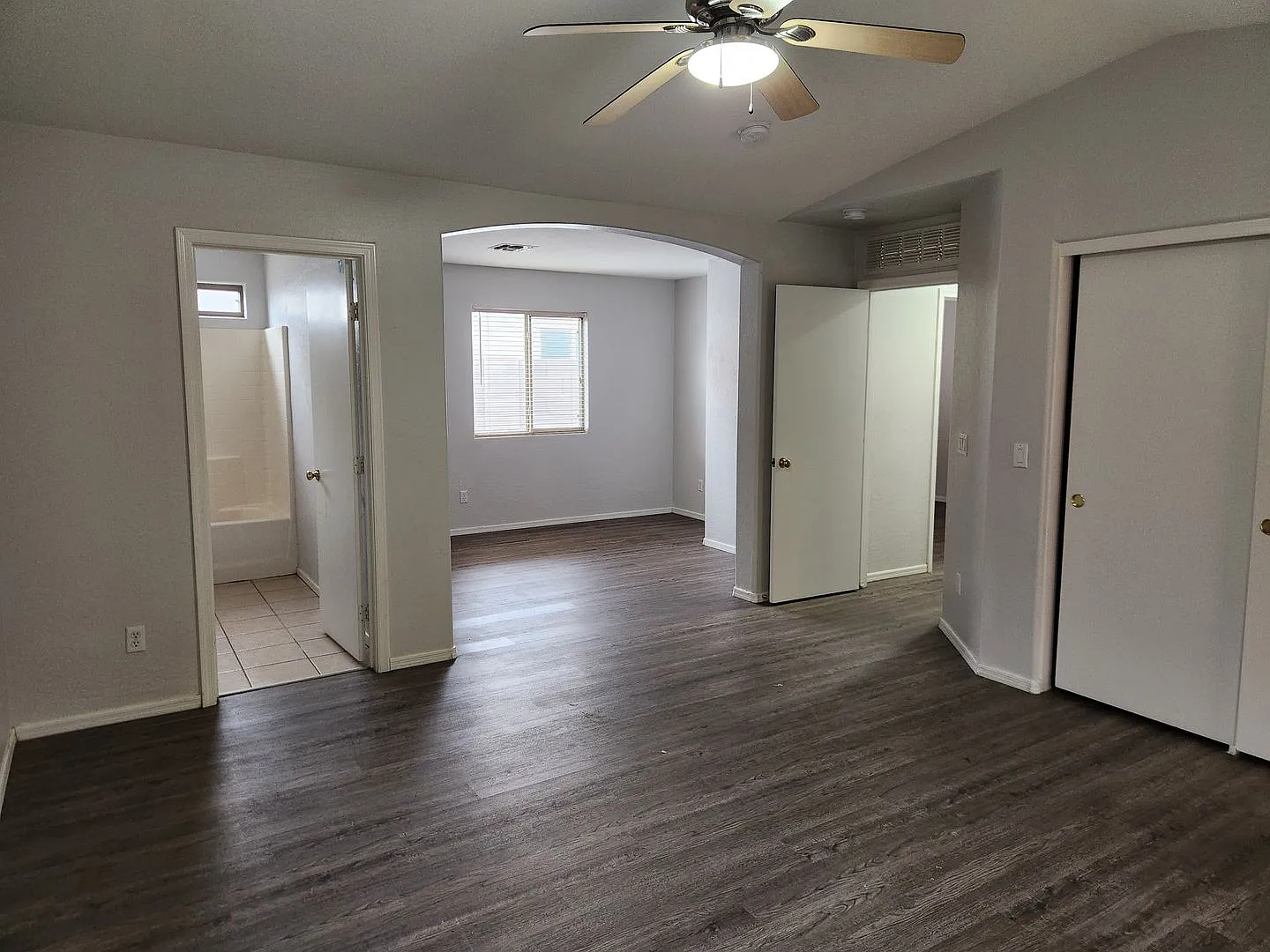 Single Level Avondale Home — Photo 4
