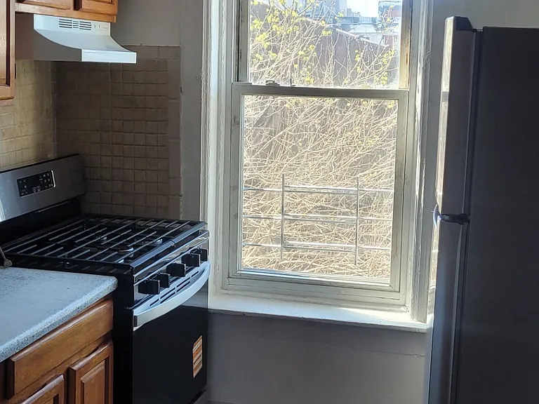 360 54th St #3A — Photo 2