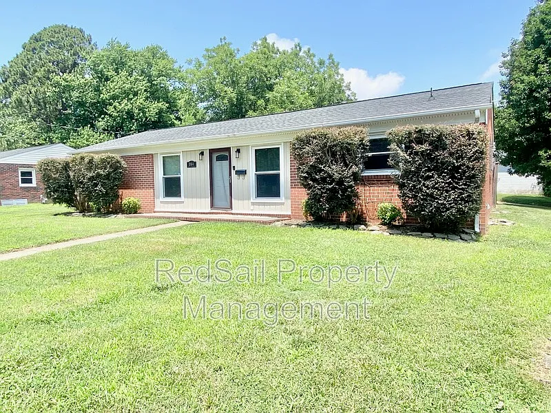 4 bed, 2.0 bath, 1400 sqft, $2,195 — Photo 2