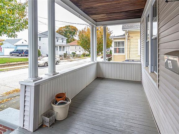 4th image of 82 Ingraham St