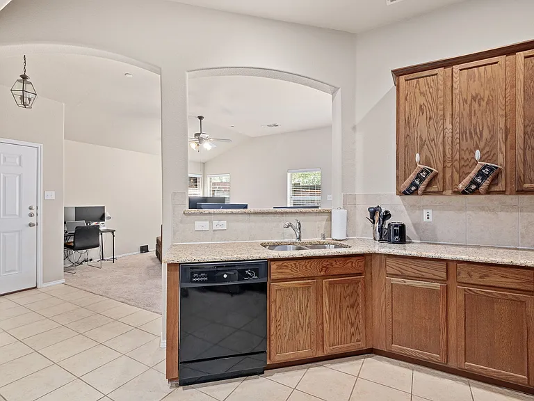 1160 Landon Ln — Photo 2