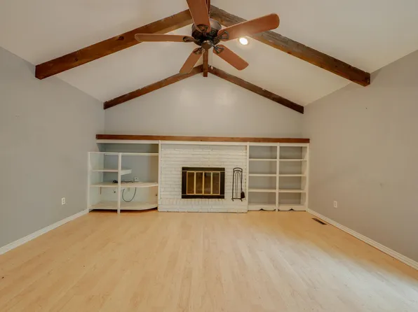 1307 W 16th St, Grove, OK 74344