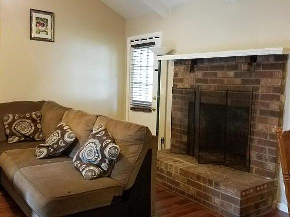 4th image of 112 Village Green Cir