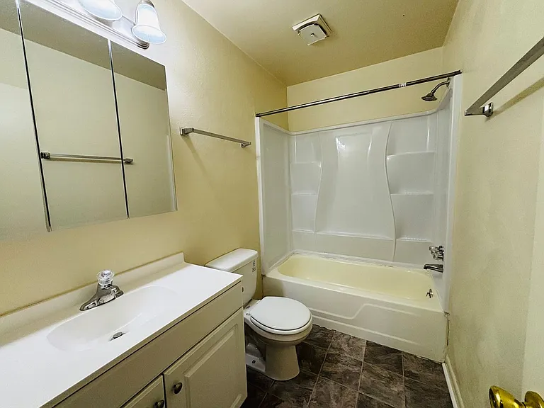 323 New Kent Rd — Photo 13