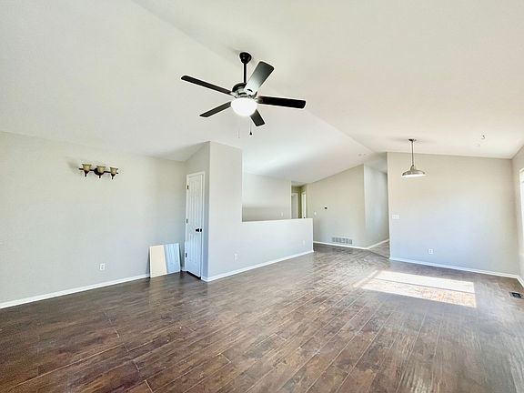 4th image of 3206 Santa Fe Ave