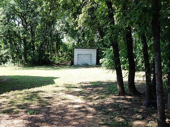 4th image of 421 Madeline Ln