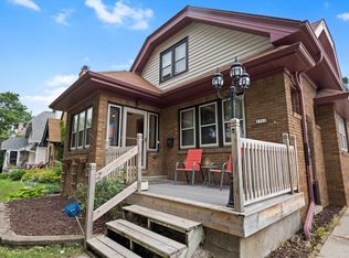2562 N 71st St, Wauwatosa, WI 53213