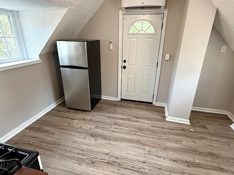 2023 Greenup St #3 — Photo 4