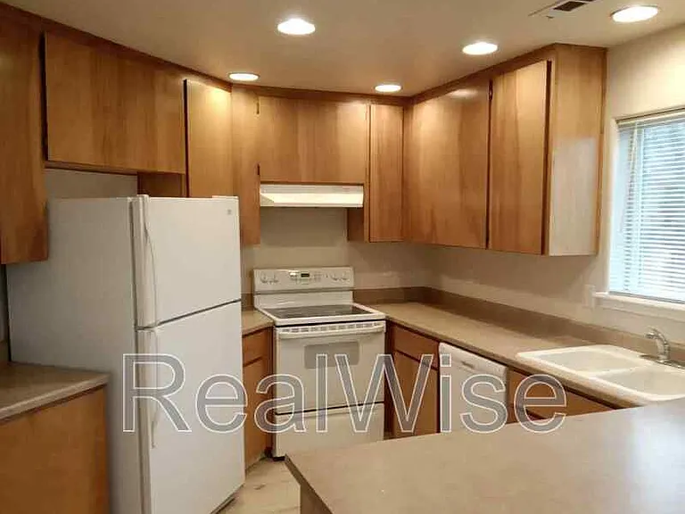 3172 Forest Hills Dr #A — Photo 8