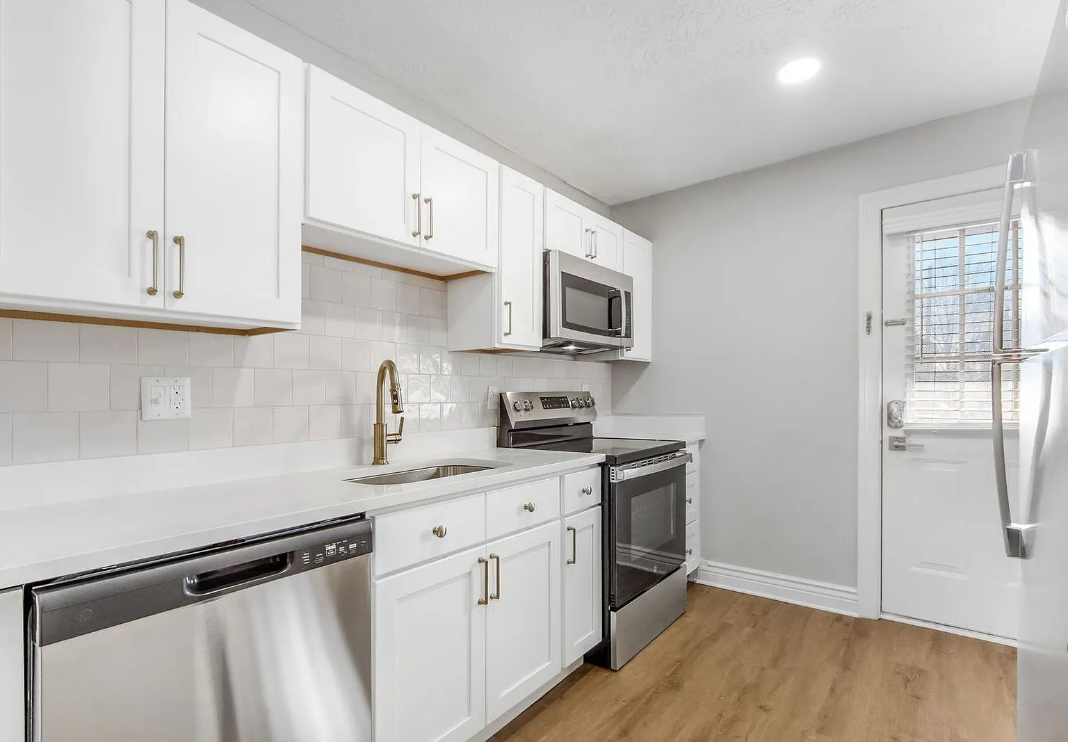 2 bed, 1.5 bath, $1,695 — Photo 3
