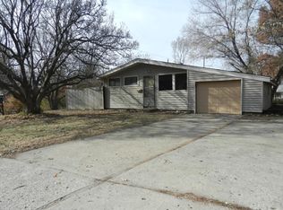 8620 Winchester Ave, Kansas City, MO 64138