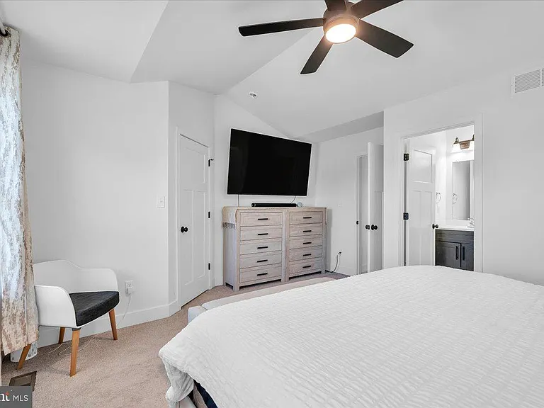 16 Claro Ave — Photo 14