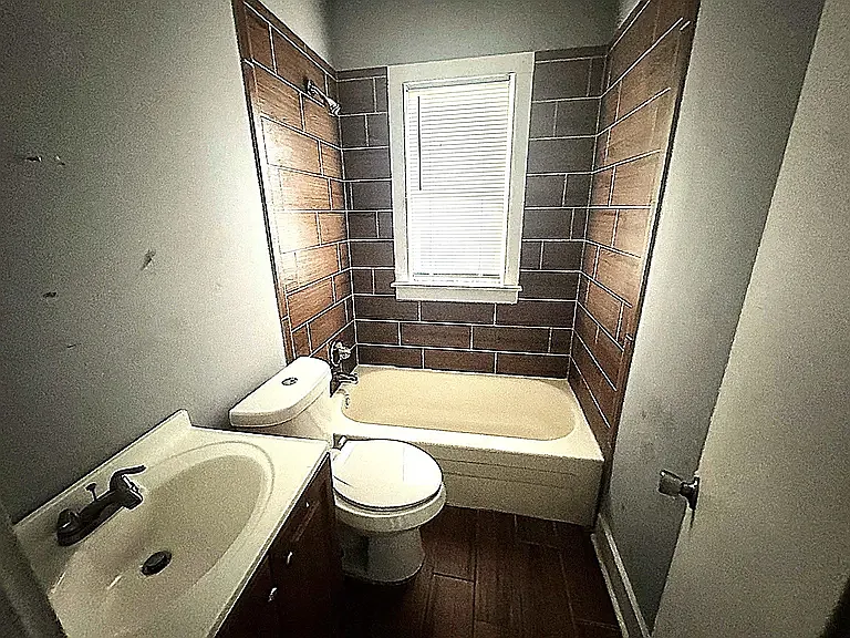 1 bed, 700 sqft, $1,000 — Photo 3