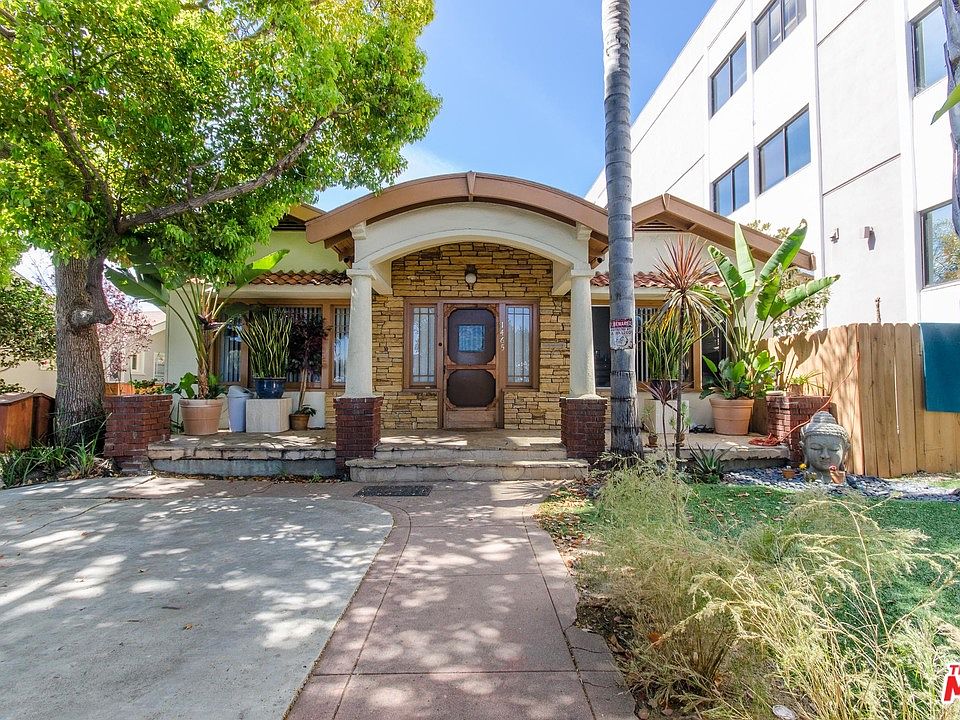 2nd image of 1465 Wellesley Ave