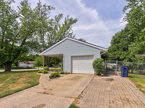 5th image of 977 College Ave