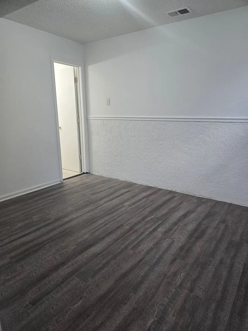 Olathe half duplex 3 Bedroom/2 bath/2 Living areas! — Photo 4