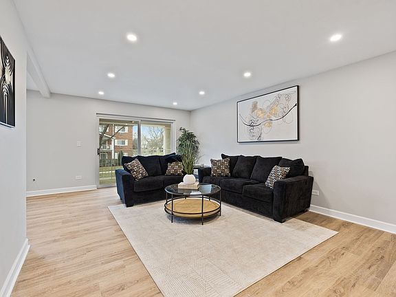 2nd image of 100 E Lillian Ave APT 2A
