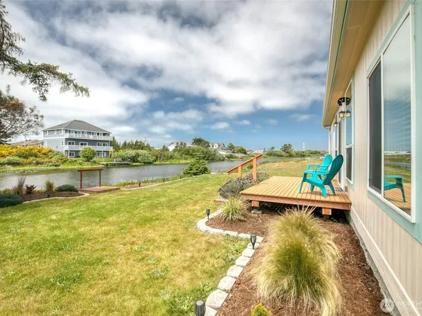 549 Canal Drive NE, Ocean Shores, WA 98569