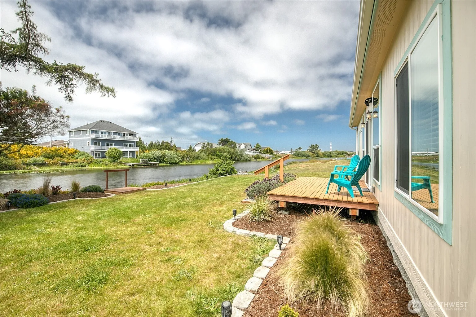 549 Canal Drive NE photo 1