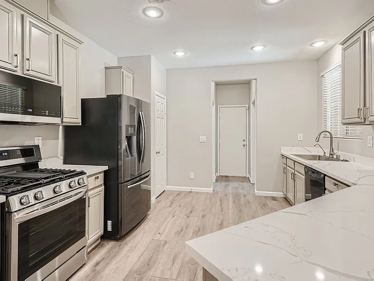 25 Red Oak Canyon St #1 — Photo 7