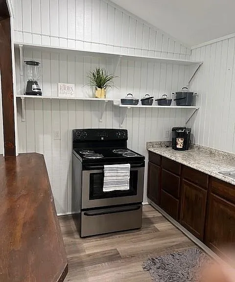 11109 Newton Cir — Photo 14