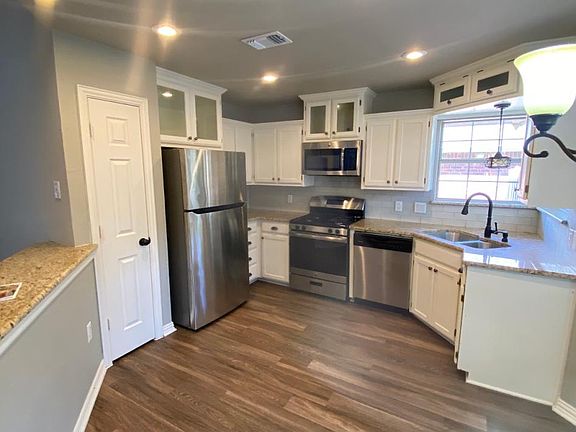 5th image of 512 Chateau Ct