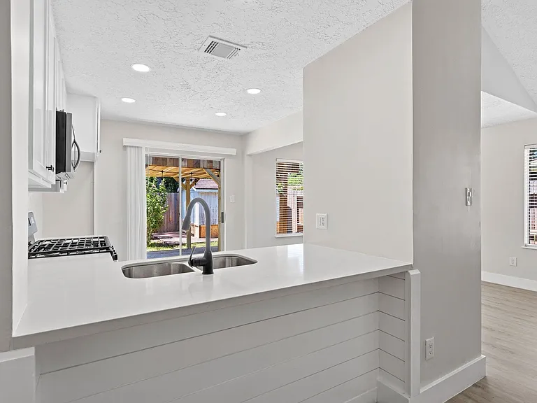 3535 Nutwood Ln — Photo 8