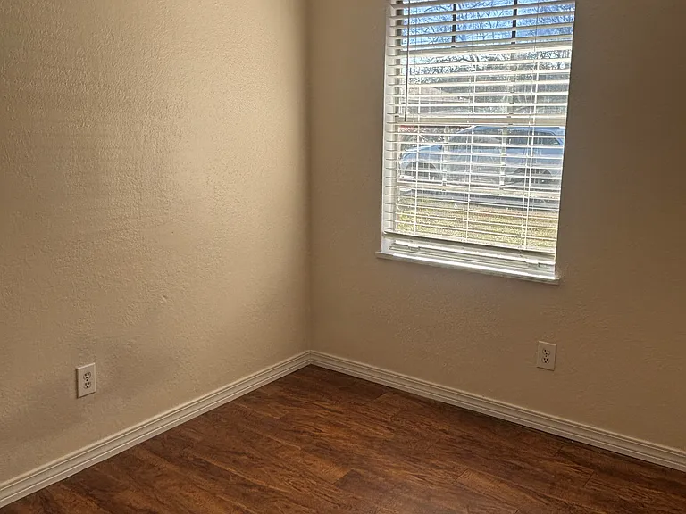 7604 Madison Dr — Photo 10