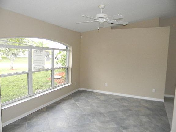 3rd image of 2591 SE University