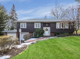 3 Skyline Dr, Huntington, NY 11743