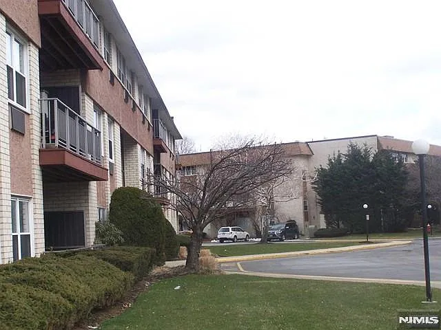 1111 River Rd #F2 — Photo 6