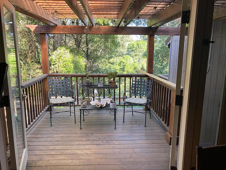 Top level deck