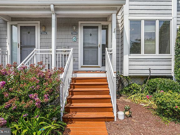 4th image of 1204 Oyster Cove Dr