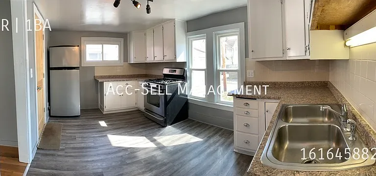 1320 Anderson Pl NW — Photo 3
